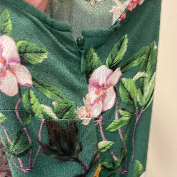 Green Sleeveless Jumpsuit with V-Neck Spaghetti Straps - Picture 4 of 10